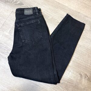 •HOLLISTER• ULTRA HIGH RISE MOM JEANS
